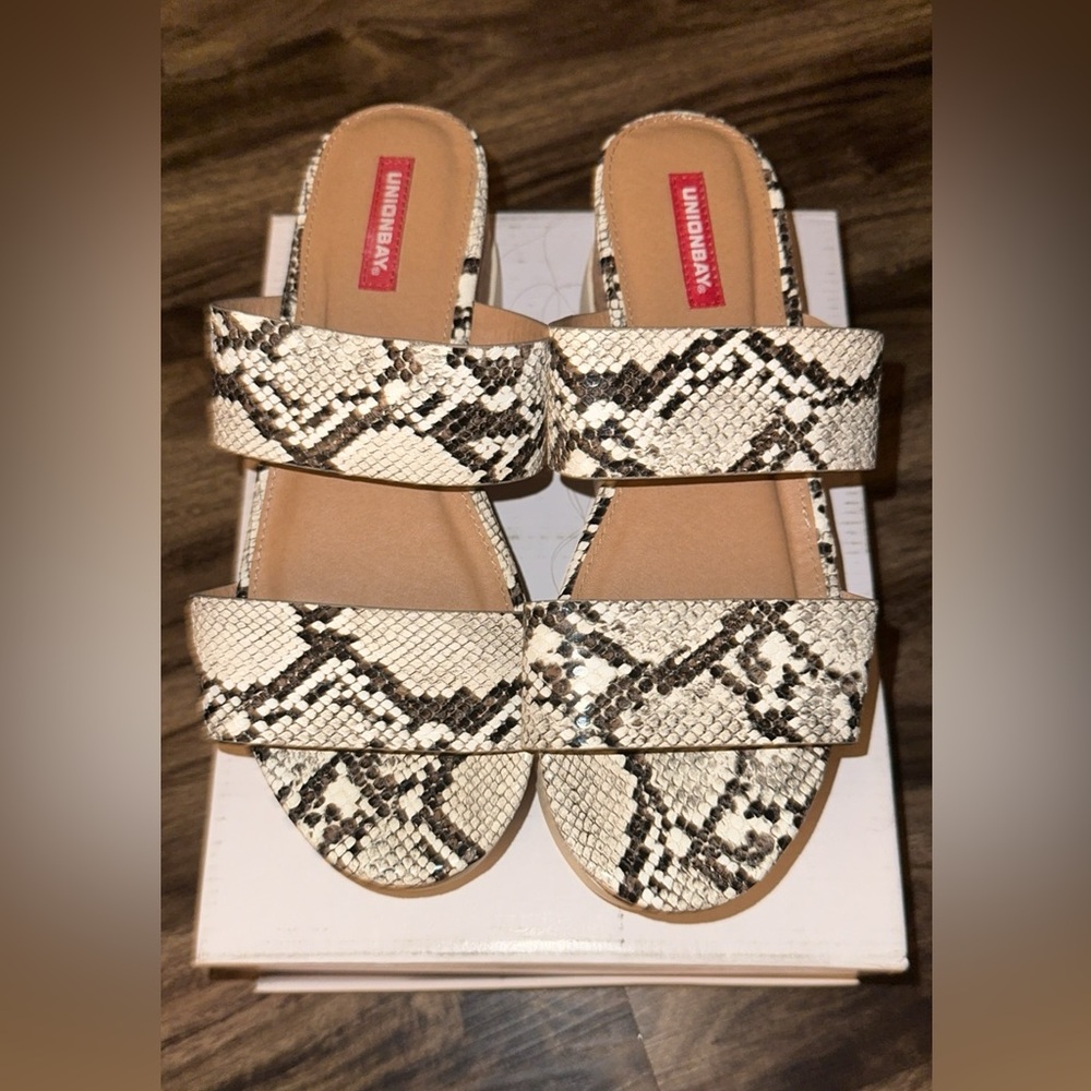 UNIONBAY Women's Zozo Wedge Sandal